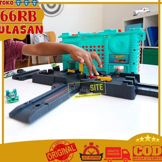 Town Center Hot Wheels City Playset Koper Box Mainan Lintasan Mobilan