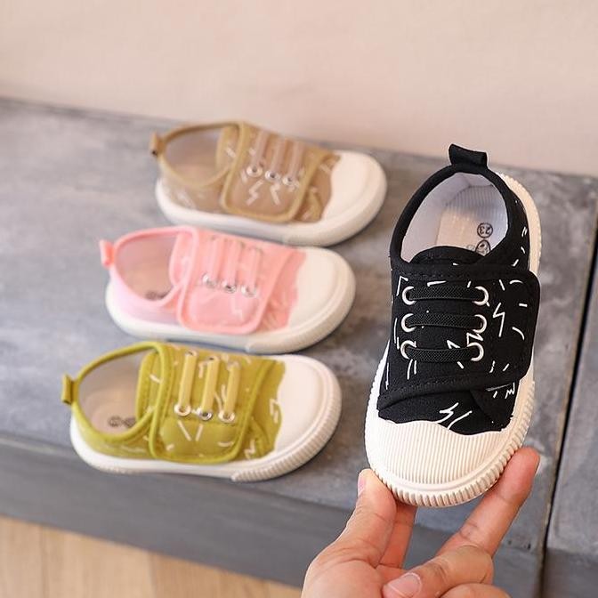 Tersedia 4-6 tahun Ukuran 23-28 anak-anak lembut bawah ringan sepatu kanvas velcro sepatu datar <fre