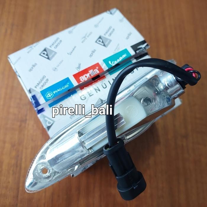 Lampu Reting Belakang Sein Lamp Sprint Primavera Vespa Kiri / Kanan Original Dan Terpercaya