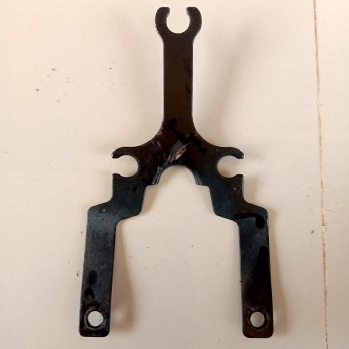 Sparepart dan Aksesoris kendaraan  Breket dudukan Speedometer Suzuki Thunder 125. Original. Seken be