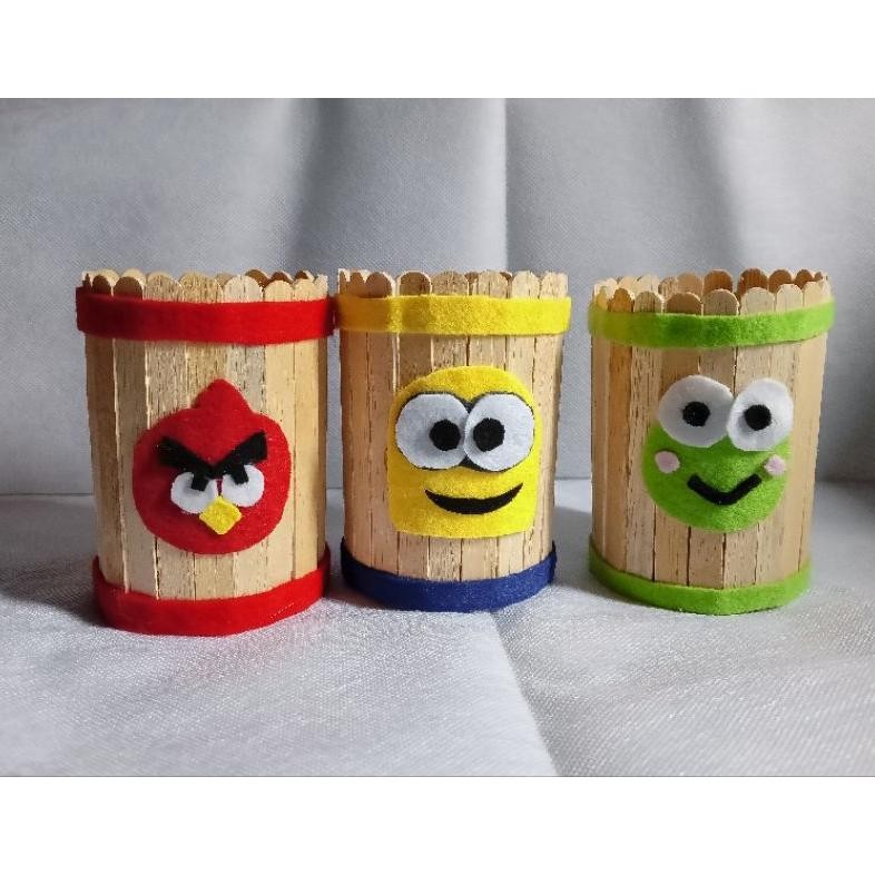 

Paling dicari Prakarya Tempat Pensil Dari Stik Es krim dan kain Flanel