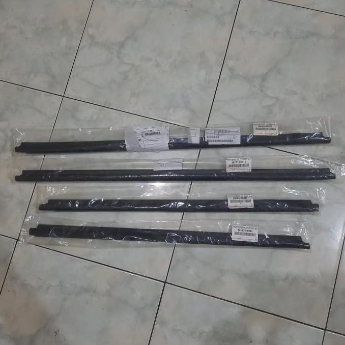 pelipit / karet kaca luar pintu fortuner 2006 2007 2008 2009 2010 2011 2012 2013 2014 2015 ori