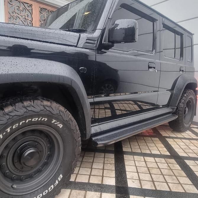 * Footstep Suzuki Jimny 5Pintu *
