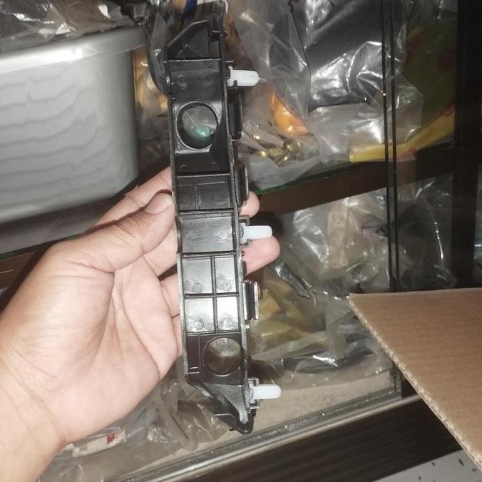 * Bracket Bumper Depan Kanan Kia All New Picanto *