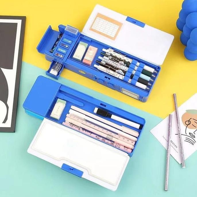 

CODKuromi Sanrio Kunci Kode Kotak Alat Tulis/Kotak Pensil Pola Kartun Rautan Kapasitas/Tempat Pensil Dua Lapis Multifungsi Untuk Anak Lucu/Kuromi Seri Pensil Kasus Troli Kotak Alat Tulis Stationery TT