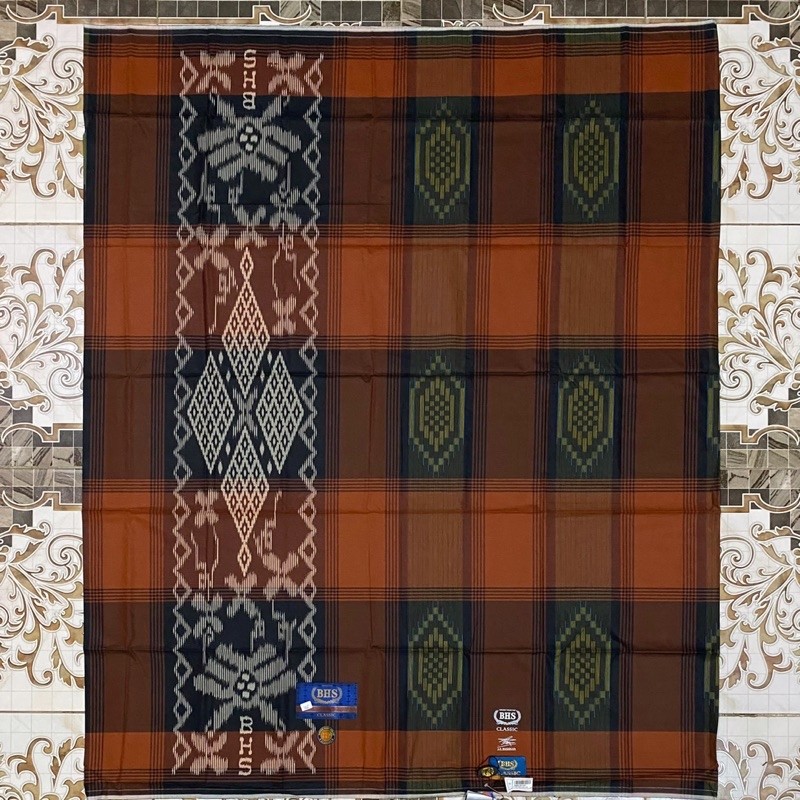 Jadoel - SARUNG TENUN BHS CLASSIC LAWAS BERTTD AR BAHASUAN(KWG BRL, KWG DBY, GDE, KMA, KNI) GRADE GO