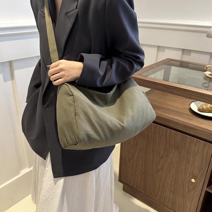 CHIYUM Tas Selempang Wanita Bahu Kain Nilon Lembut Untuk Wanita Lipit Solid Warna Kapasitas Besar Pr