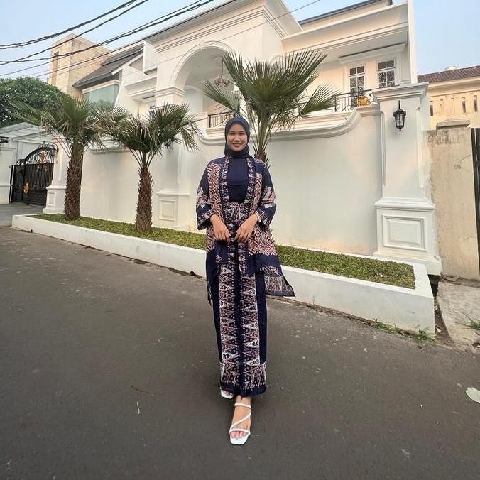 Raiya Series-One Set Celana Outer Sutra Visccos Motif Tenun Batik Kondangan