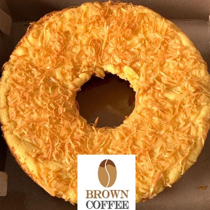 

premium bolu tape topping almond/keju/kismis - brown coffee hampers termurah