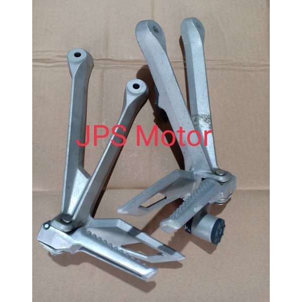 Dudukan Foot Step Footstep Belakang New Cbr 150 R Original Barang Langka