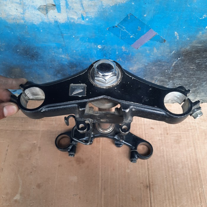 Segitiga T Atas Bawah Fork Steering Cbr 150 R K45 Non Led Original Barang Langka