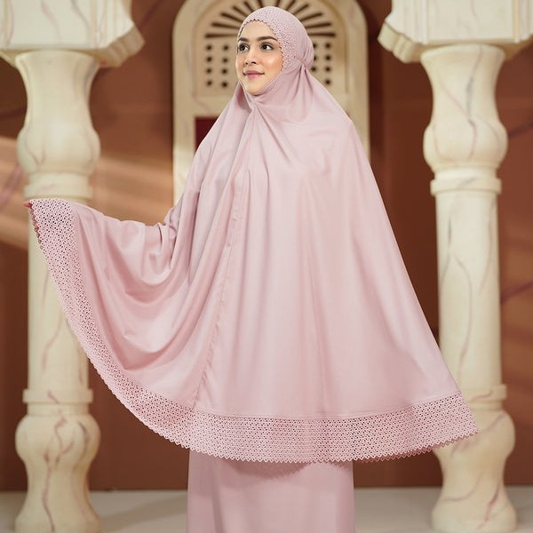 Mukena Buttonscarves Ultra Finre Lace Prayer Robe - Blush Pink Harga Promo
