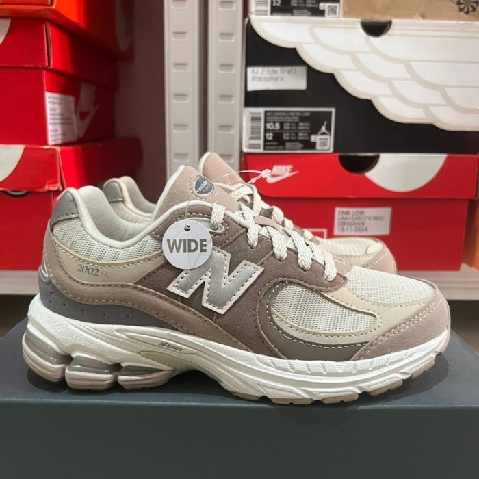 TERLARIS NB 2002R Brown Beige (ETALASE 2520)