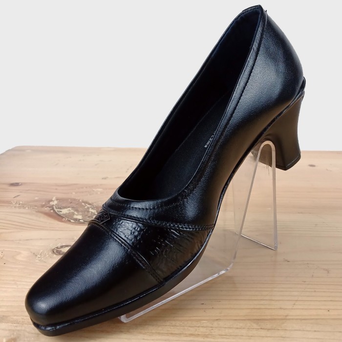 Sepatu Pantofel Formal Wanita Kulit Asli Rasheda 222 7Cm
