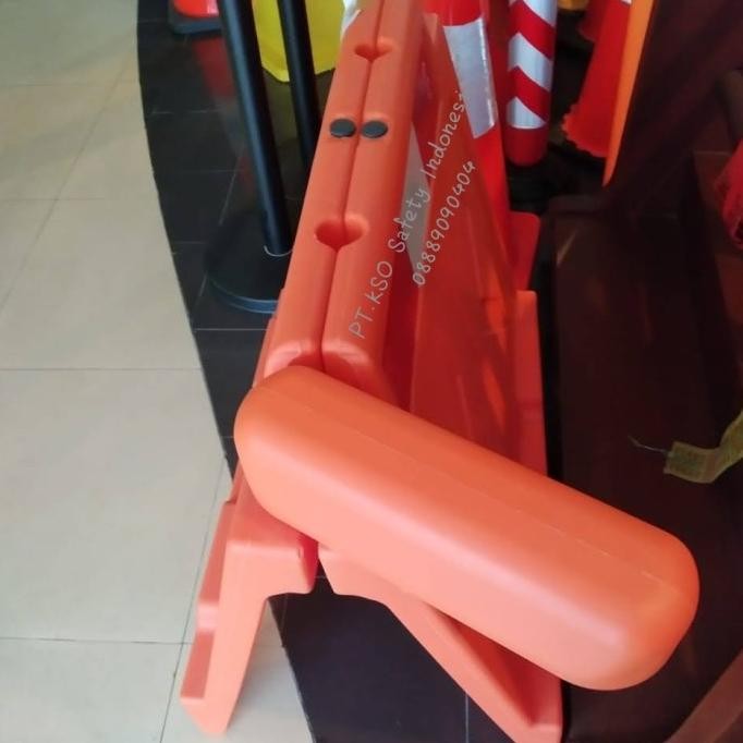 

Spesial Pembatas Jalan Road Barrier Water Barrier Pembatas Jalan Susun