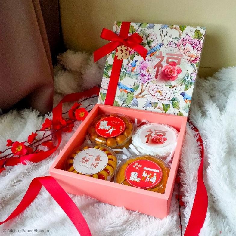 

d-54 READY Hampers Imlek & Cap Go Meh Premium Kue Kering - FREE PAPERBAG & CARD | Hampers Chinese New Year - Parsel Sincia CNY Bisa Pilih Nastar, Kue Keranjang , Kastengel, Coklat Mede, Lidah Kucing Original