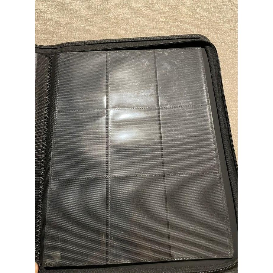 

Sale [Defect] Hice Premium Zip Album Card Binder 9 Pocket Binder Kartu Pokemon Magic One Piece Flesh And Blood - Hitam