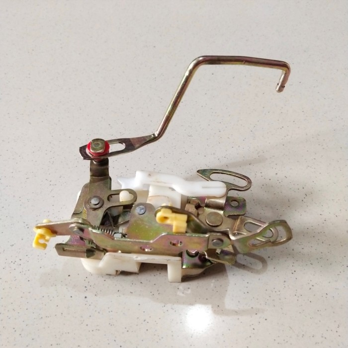 Door Lock Panther Kiri Sparepart Isuzu Panther Kiri