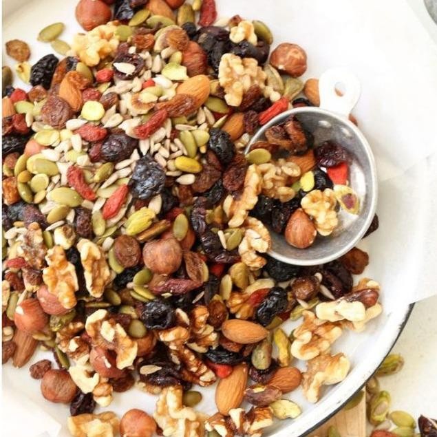 

BARANG TERLARIS Trail Mix Safiya Berries Nuts and Seed Isian Komplit Fruity Tasty