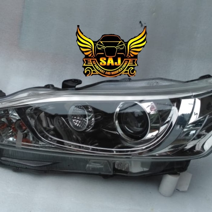 headlamp Toyota Yaris 2016 original