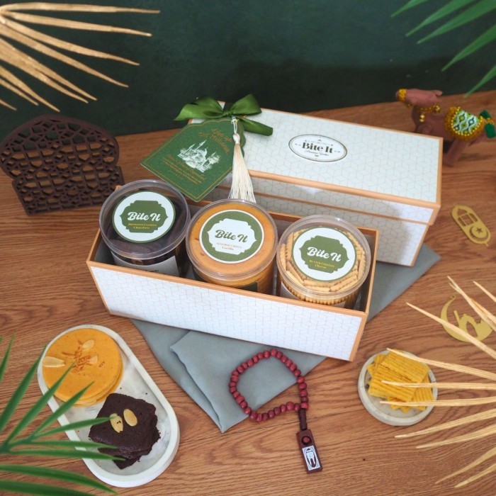 

PROMO !!! SALE TERLARIS BARTIN - EID MUBARAK HAMPERS/ HAMPERS IDUL FITRI READY