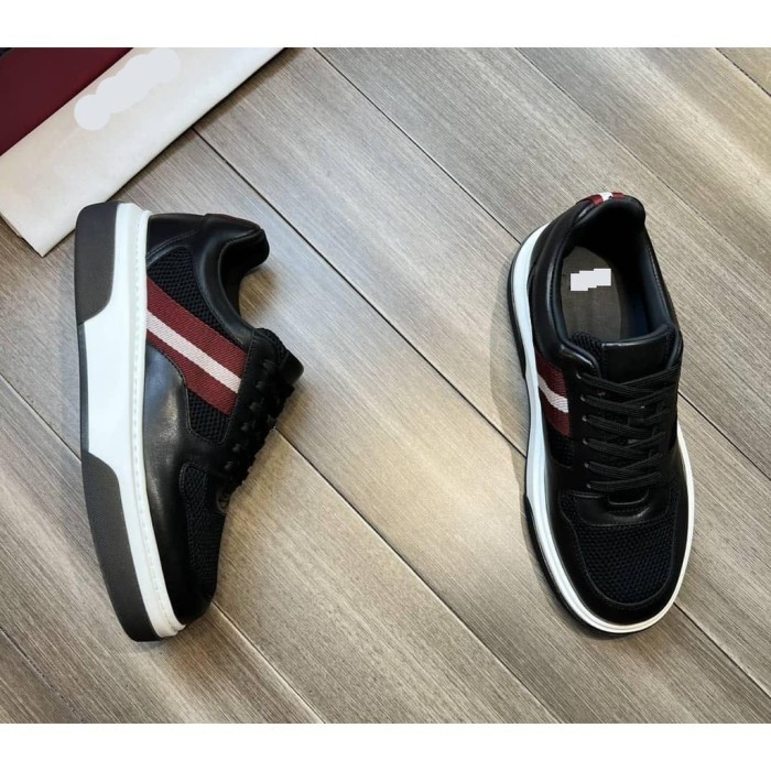 SEPATU SNEAKERS HITAM PRIA SEPATU CASUAL MURAH  BAHAN KULIT POLOS SEPATU KERJA VIP COWOK KEREN TERBA