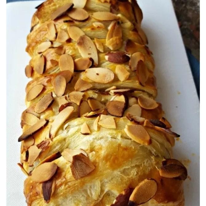 

COKLAT ALMOND PUFF PASTRY Berkualitas