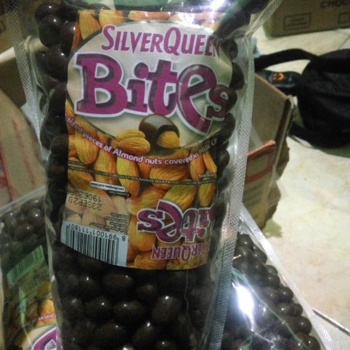 

SILVERQUEEN BITES ALMOND - 1 KG - COKELAT COKLAT SILVERQUEEN KILOAN Berkualitas