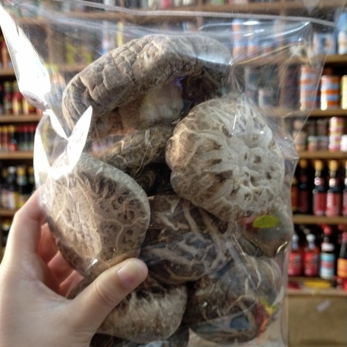 

Hioko Kering/ Dried Shitake Mushroom Uk. 5-7Cm 250Gr (Tebal)