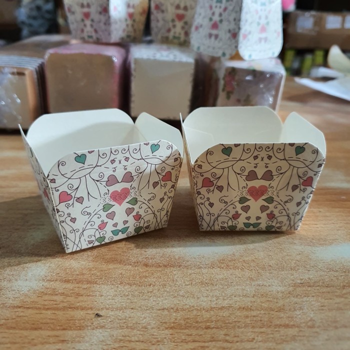 

READY STOCK MUFFIN CASE SQUARE / KERTAS MUFFIN CUPCAKE 1 ROLL 50 PC