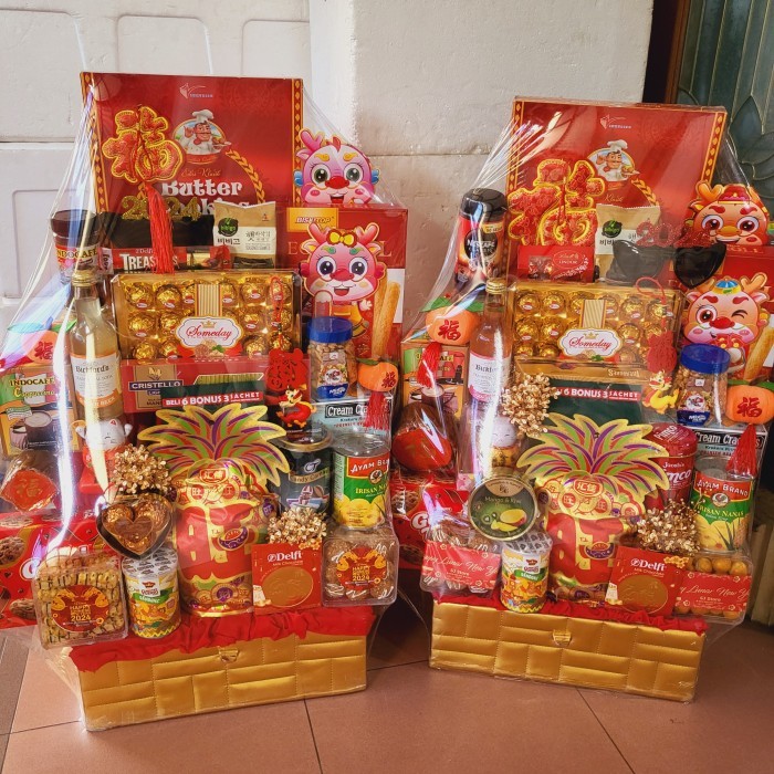 

Paket Dekorasi Hampers Imlek Parcel Hadiah Kue Kering 050