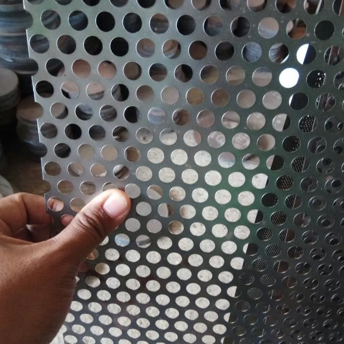 Plat Lubang Besi Bolong Perforated Diameter 10mm Ukuran 50cm x 150cm
