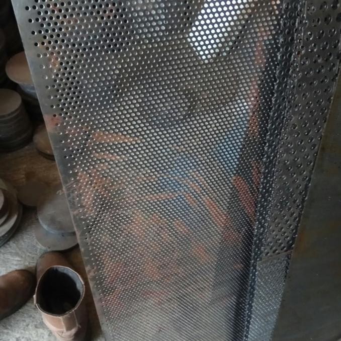 Plat Lubang Besi Bolong Perforated Diameter 4mm Ukuran 100cm x 100cm