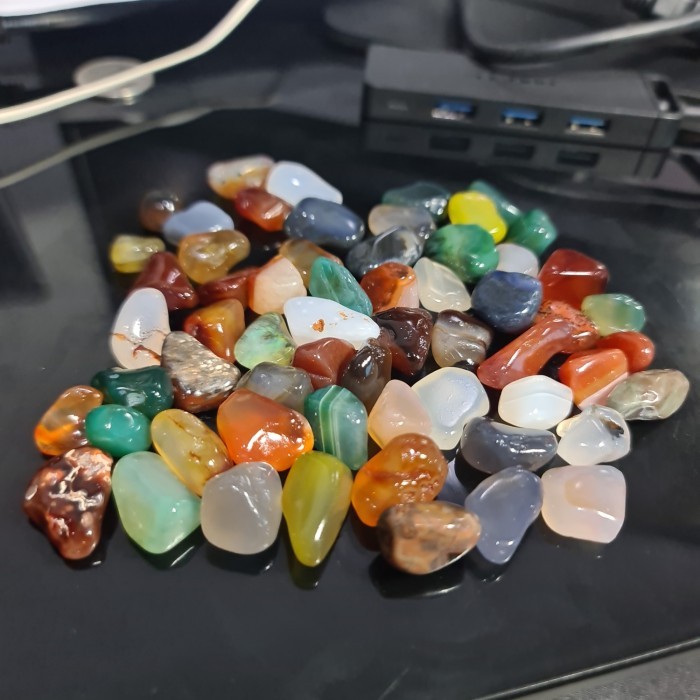 

SPECIAL AGATE MULTICOLOR TUMBLED CHIPS S 10-20MM 100GRAMS