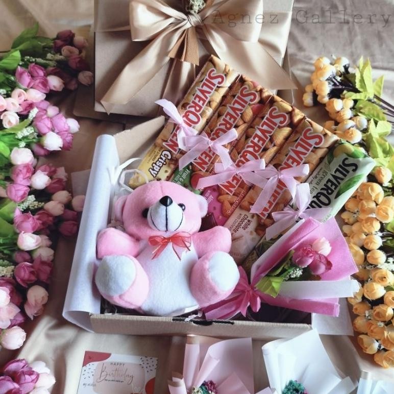 

BISA COD Hampers Coklat Snack Box / Kado Valentine Ulang Tahun Wisuda Natal / Souvenir Ulang Tahun / Silverqueen ugi-113