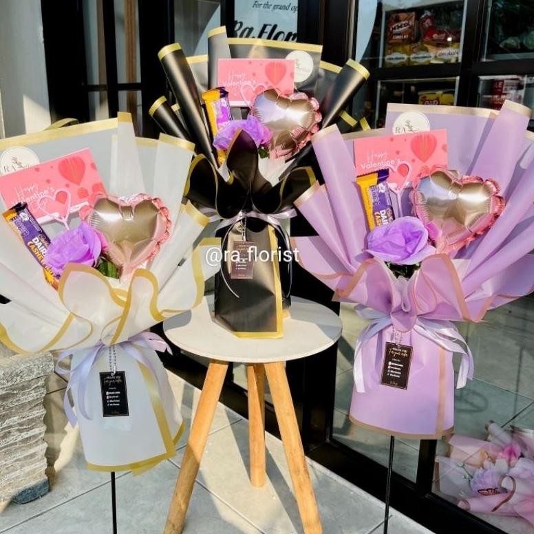 

SALE Buket coklat / hari valentine / coklat valentine / buket silverqueen /Hadiah valentine ti-17