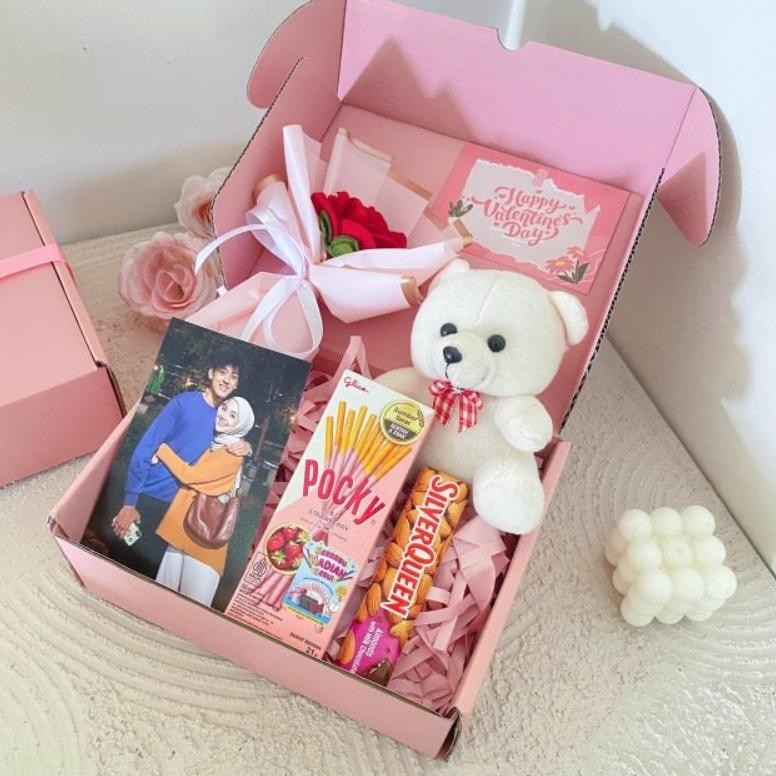 

ORIGINAL [LUCKY] Hampers Valentine / Kado Valentine / Hampers Ultah / Birthday Gift / Valentine Gift / Kado Cewek / Hadiah Pacar / Kado Bestie / Hadiah Ulang Tahun / Kado Pacar / Gift Box / Hampers Kado Jember / Custom Foto / Hampers Custom / Coklat