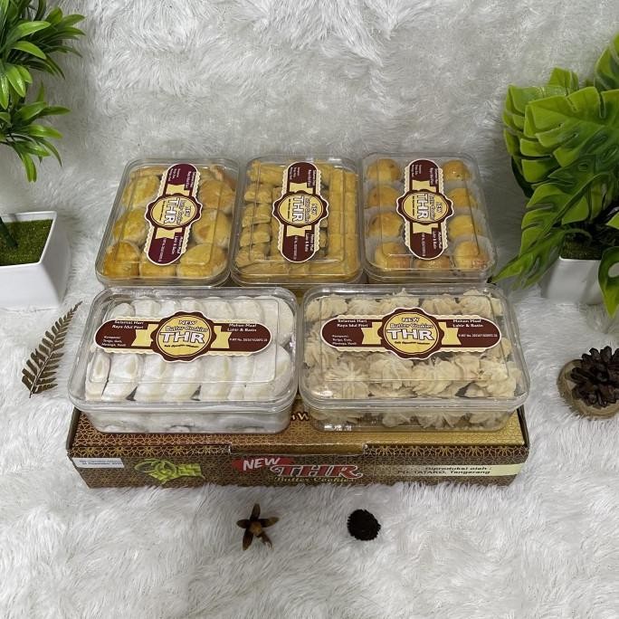 

PAKET KUE KERING LEBARAN APRIMA JAYA PARSEL KUE KERING PARSEL KUE LEBARAN BINGKISAN HAMPERS LEBARAN IDUL FITRI KUE NASTAR KACANG PUTRI SALJU BINTANG 5 H24M