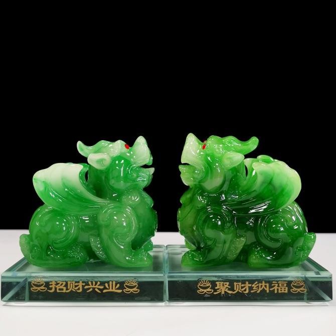 Patung Pixiu Qilin Hijau Giok pajangan fengshui Lengkap dengan alas kaca
