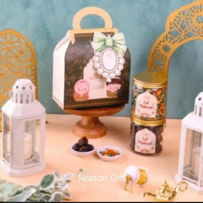 

New! READY HAMPERS IDUL FITRI BOX ISI 2 JAR PILIHAN SNACK KUE KERING TAS JINJING PARSEL KUE KERING RAMADHAN MURAH CANTIK HAMPERS KURMA IDUL FITRI - KURMA MIXNUTS Lebaran
