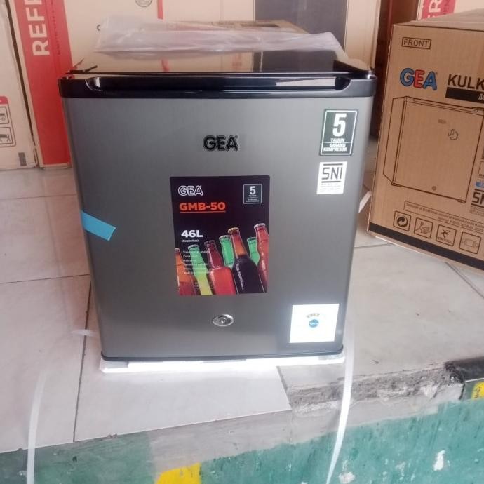 KULKAS PORTABLE MINI GEA RS 06 DR