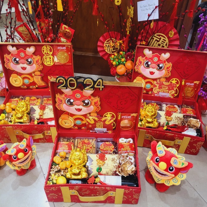 

PAKET DEKORASI HAMPERS IMLEK BUNGA CNY PARCEL HADIAH KUE KERING 006