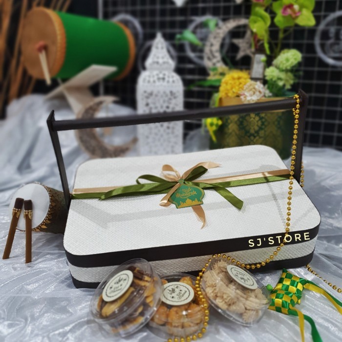 

BOX HAMPERS LEBARAN KUE KERING MAKANAN PARCEL IDUL FITRI BESAR