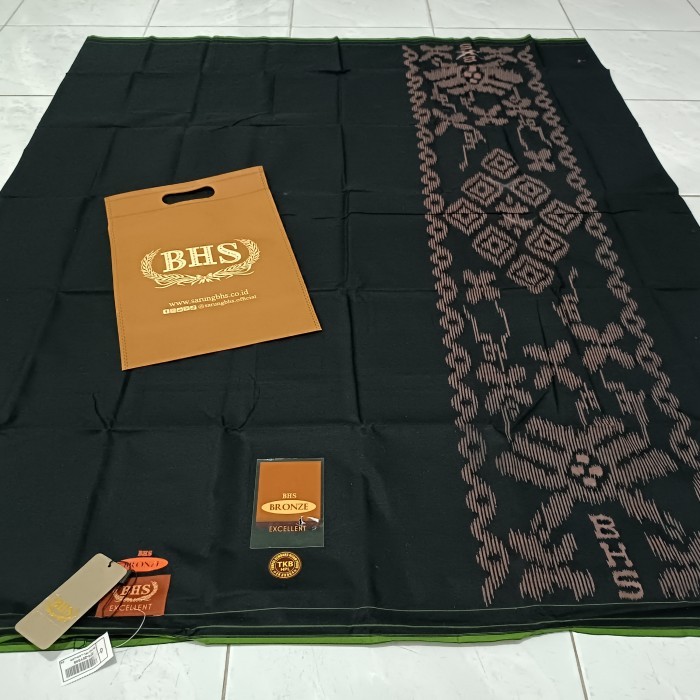 Sarung BHS Hitam Afkir Polos Tumpal Kembang TKB Hpl