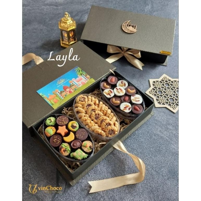 

AURORAE PAKET HAMPER COKLAT HAMPER LEBARAN PAKET HAMPER KUE PARCEL LEBARAN