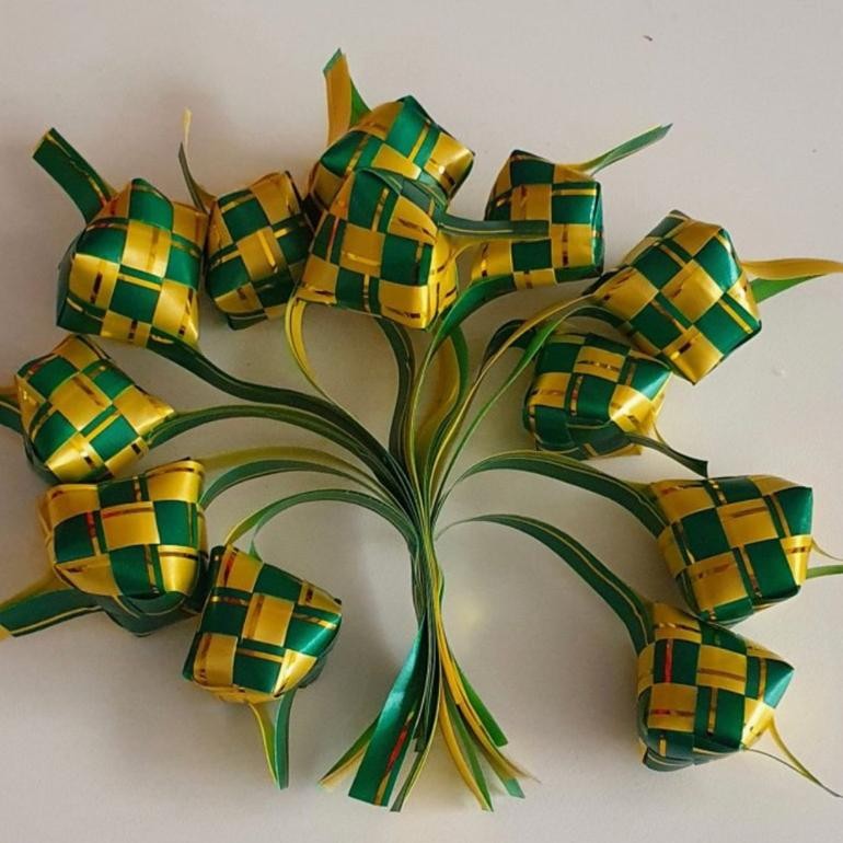 

Hiasan Plastik Pita Ketupat/Parcel Lebaran/1 Lusin 12 Pcs D Promo 3.3
