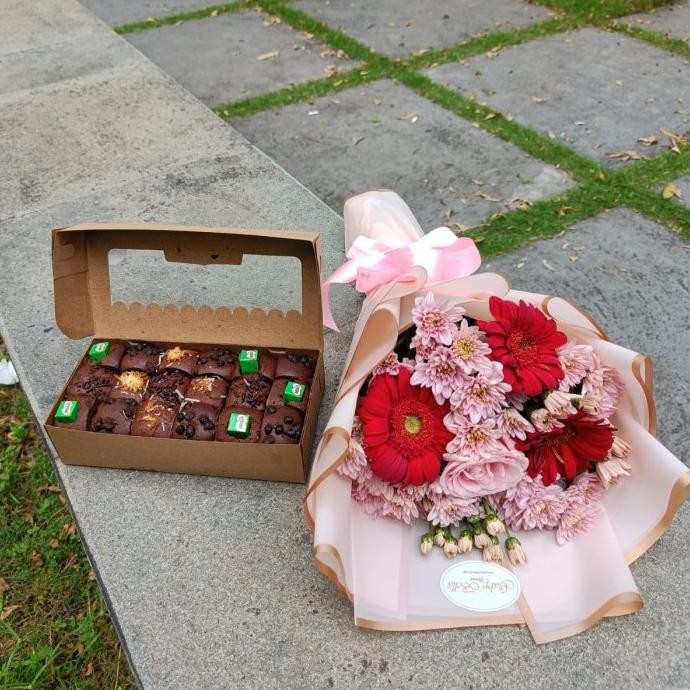 

Siap Kirim buket dan brownies buket cake paket buket bunga cake bunga brownies
