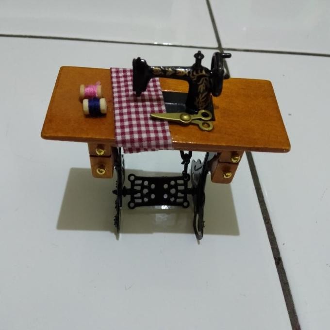 Miniatur Mesin Jahit