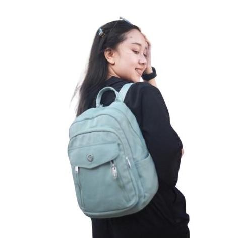 

Ransel Rossie Tas Ransel Wanita 7703#- Backpack Fashion Bahan Parasut Premium Anti Air Cocok Dipakai Sekolah Hangout Bisa Untuk Remaja Dewasa Muat Botol Minum Max 600Ml Buku Tulis Buku Nota Hp Dompet Panjang Dilengkapi Furing Halus Dan Berlogo Original