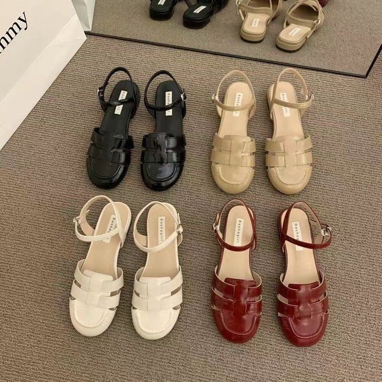 Sandal Wanita Gaya Baru Terbuka Serbaguna Kulit Paten Jalinan Fashion Hak Rendah Gaya Romawi